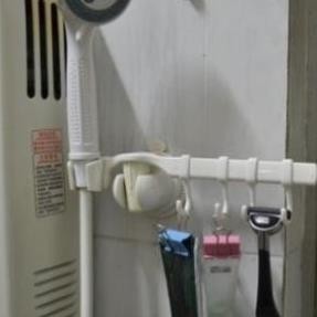 Giá treo vòi sen + 4 móc KM.578