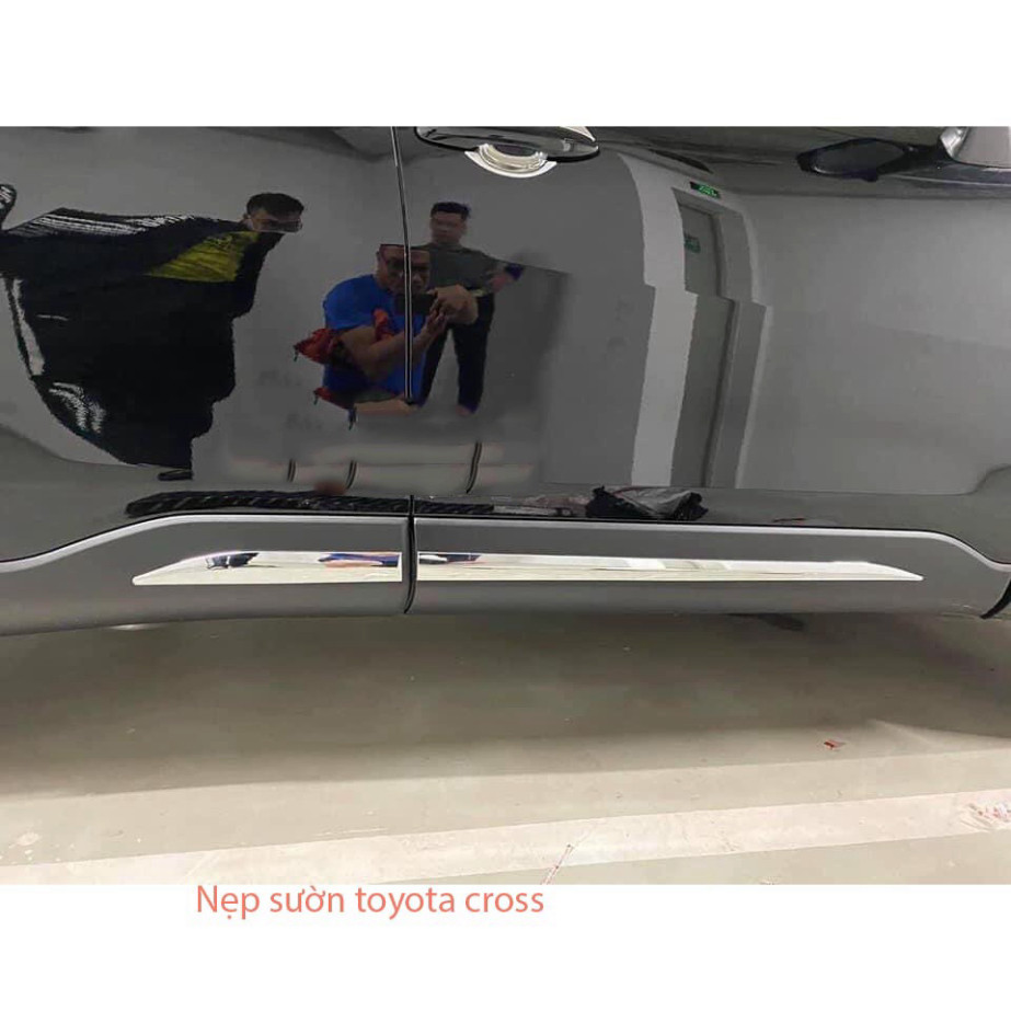 Ốp nẹp sườn, nẹp hông xe Toyota Cross 2020 2021 2022 2023 2024 -4 thanh