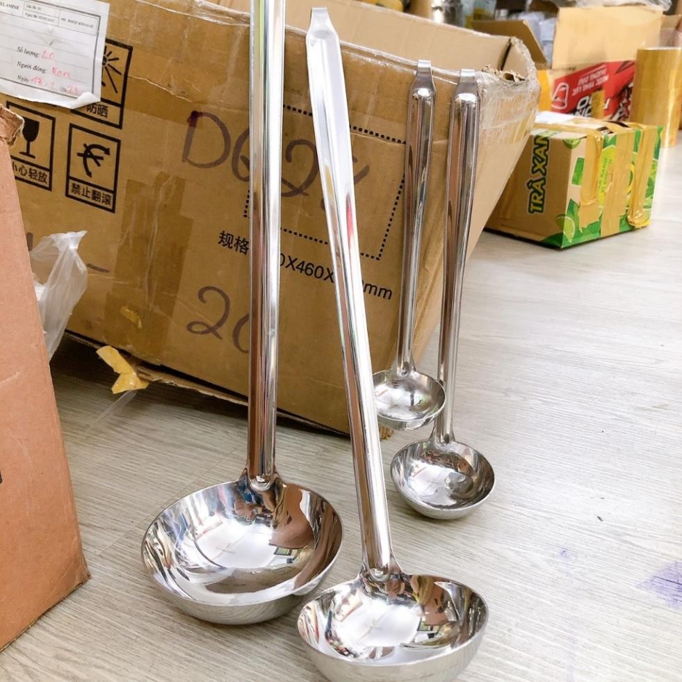 Vá múc nước lèo Cán Dài - loại lớn inox có móc treo -Muôi Múc Phở Canh Inox Có Móc Treo size 6cm đến