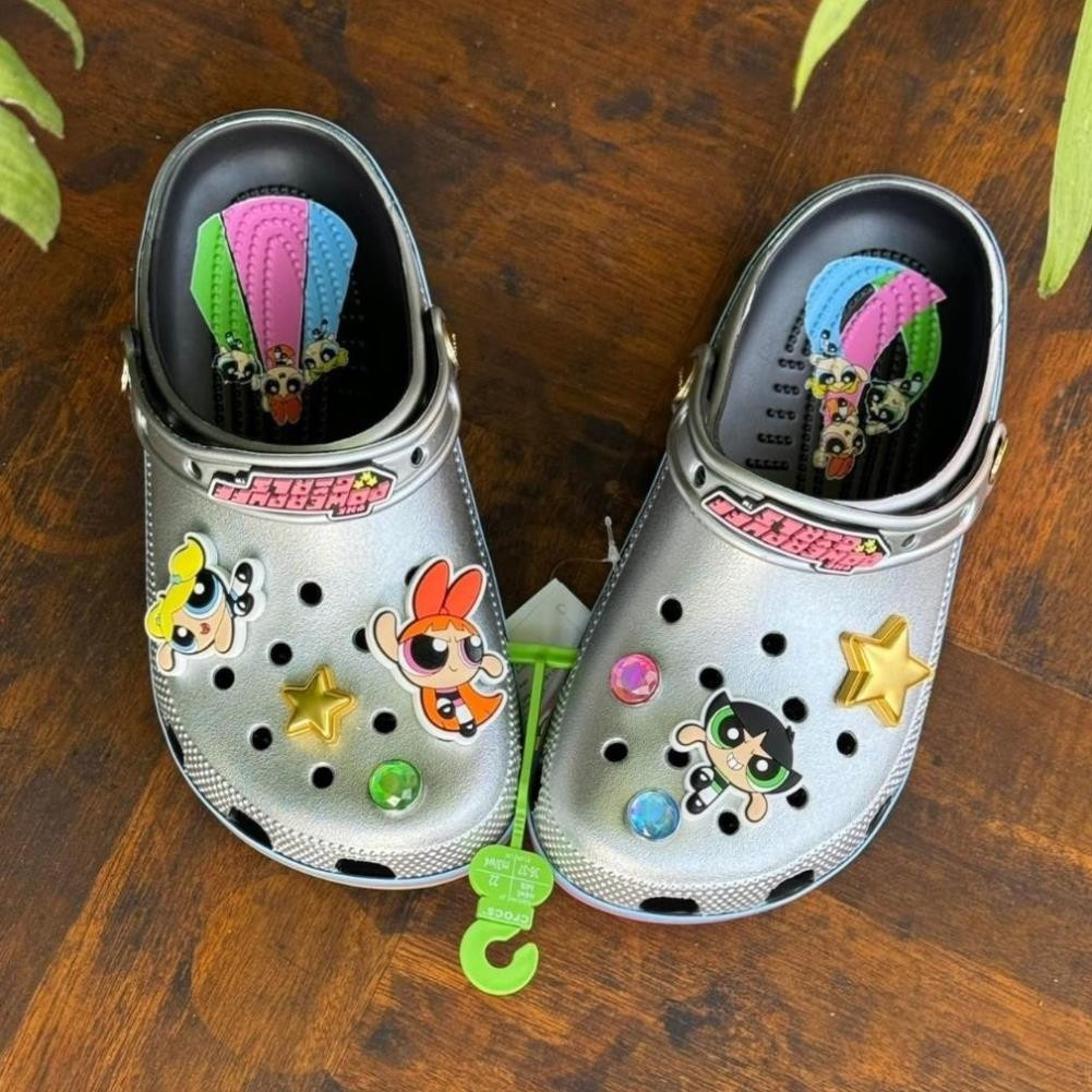 Dép Crocs Powerpuff Girls màu bạc