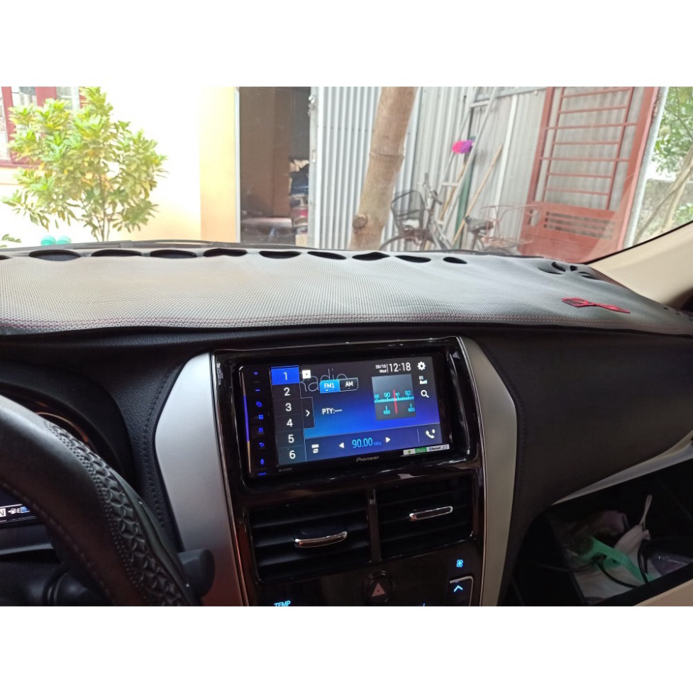 Thảm taplo xe vios 2019 2020 2021 2022 2023 2024 2025. da vân cacbon và nhung hàng dày đẹp