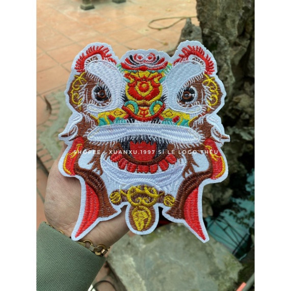 miếng vá áo . Hình thêu đầu kỳ lân 18cm x 16cm gắn áo dài siêu đẹp