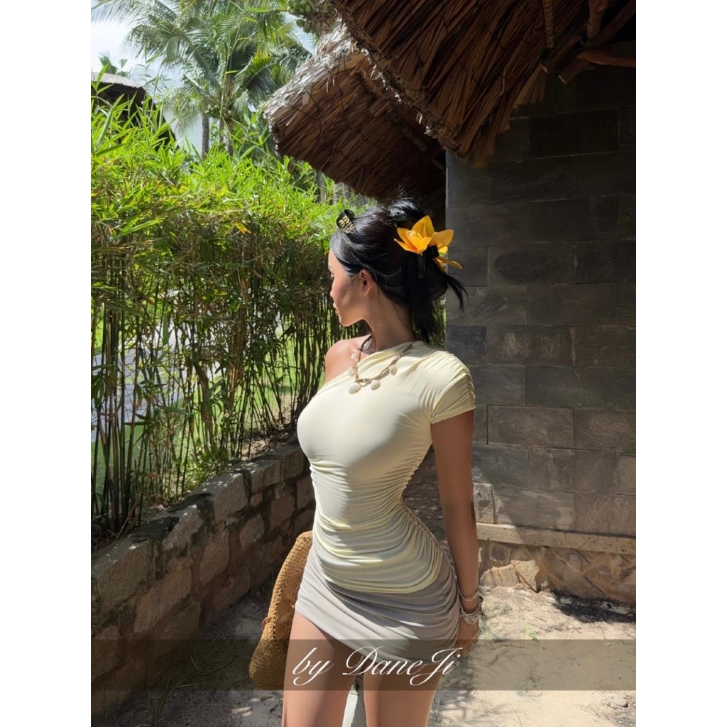 [ 𝐕𝐈𝐁𝐄 𝐒𝐔𝐌𝐅𝐈𝐓𝐒 ] Set áo thun lệch vai Slimfit DANEJI nhún eo - Chân váy mini skirt Sữa hạt xám pastel | BigBuy360 - bigbuy360.vn