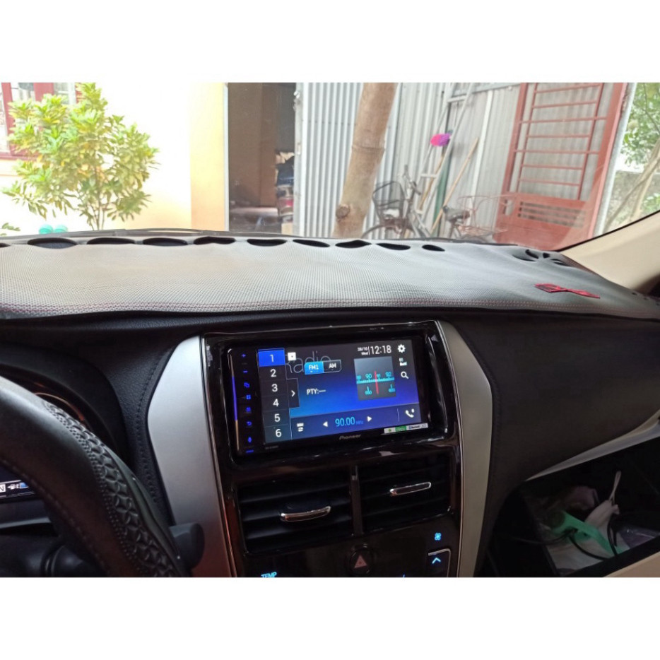 Thảm taplo xe vios 2019 2020 2021 2022 2023 2024 2025. da vân cacbon và nhung hàng dày đẹp