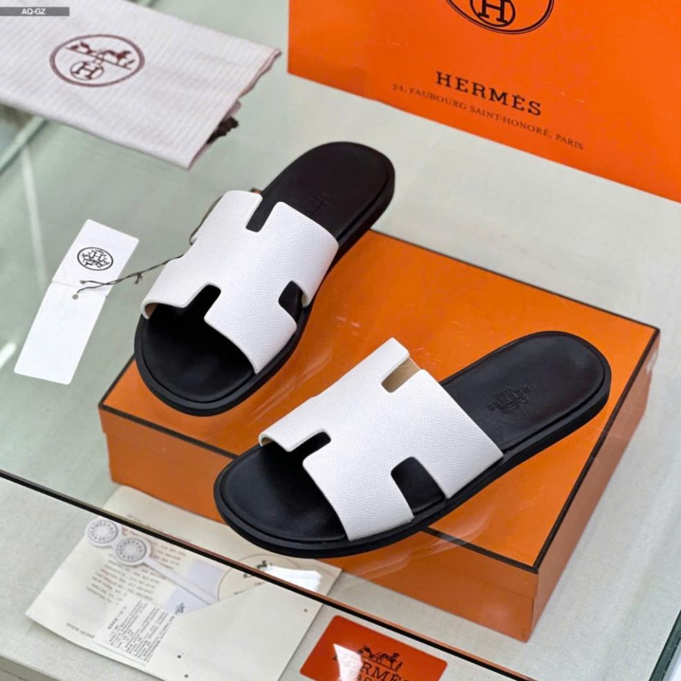 DÉP HM IZMIR Quai trắng đế đen cổ điển