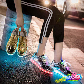 GIÀY LED MÀU VÀNG 7 SẮC THÁI ÁNH SÁNG, 11 CHE ĐỘ TỰ ĐỘNG

Hoặc 
MÀU VÀNG LED SÁNG 7 SẮC THÁI ÁNH SÁNG - 11 CHE ĐỘ