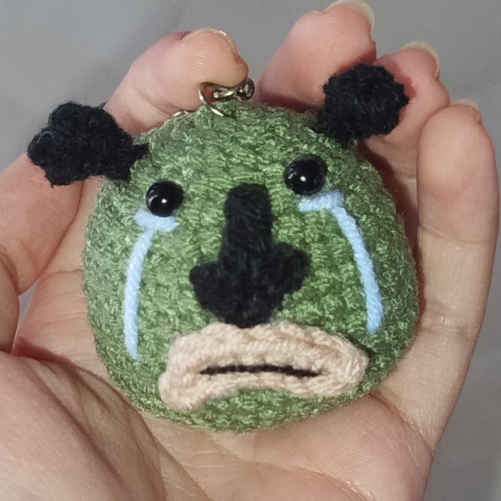 (HAZEN) Móc khóa len handmade mặt khóc meme xanh siêu độc lạ