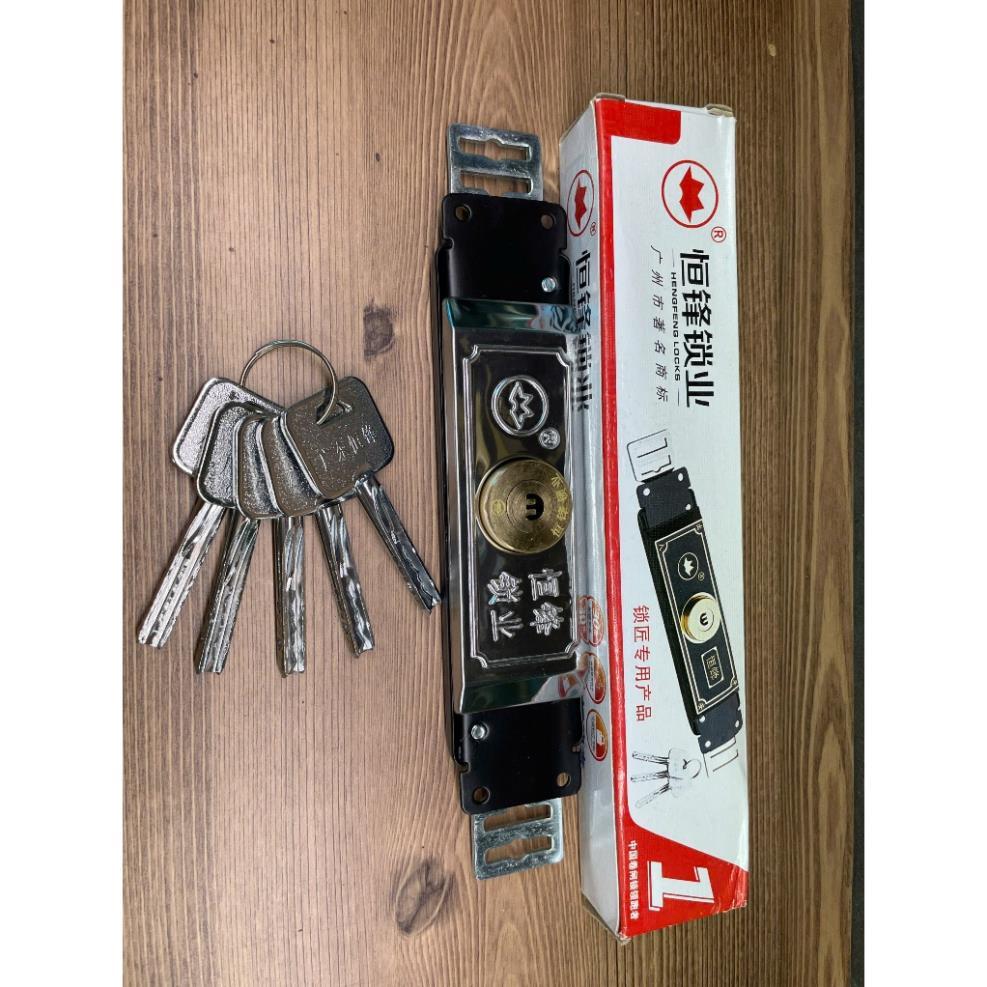 Khóa cửa cuốn Đài Loan dày, lõi đồng, Ổ khoá cửa cuốn cơ chìa 4 cạnh và đầy đủ phụ kiện kèm theo