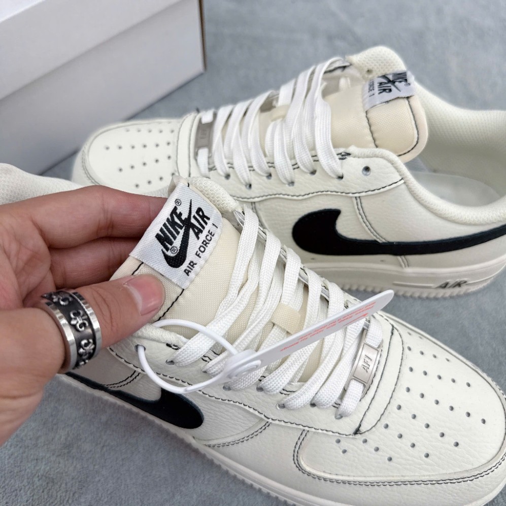 Giày Thể Thao Air Force 1 Trắng Swoosh Đen
