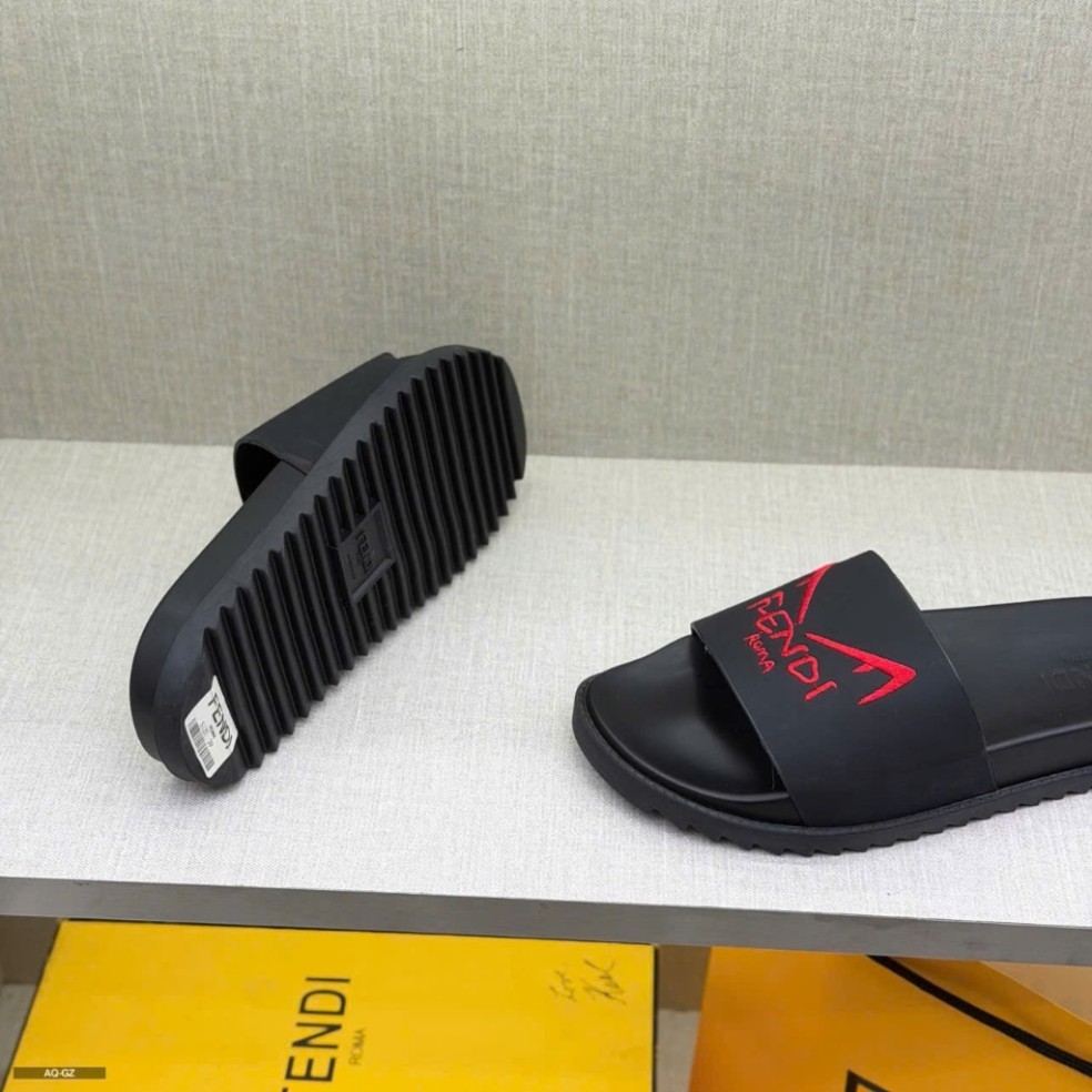 Dép Quai Ngang Fendi Roma Logo Đỏ Đen Cao Cấp