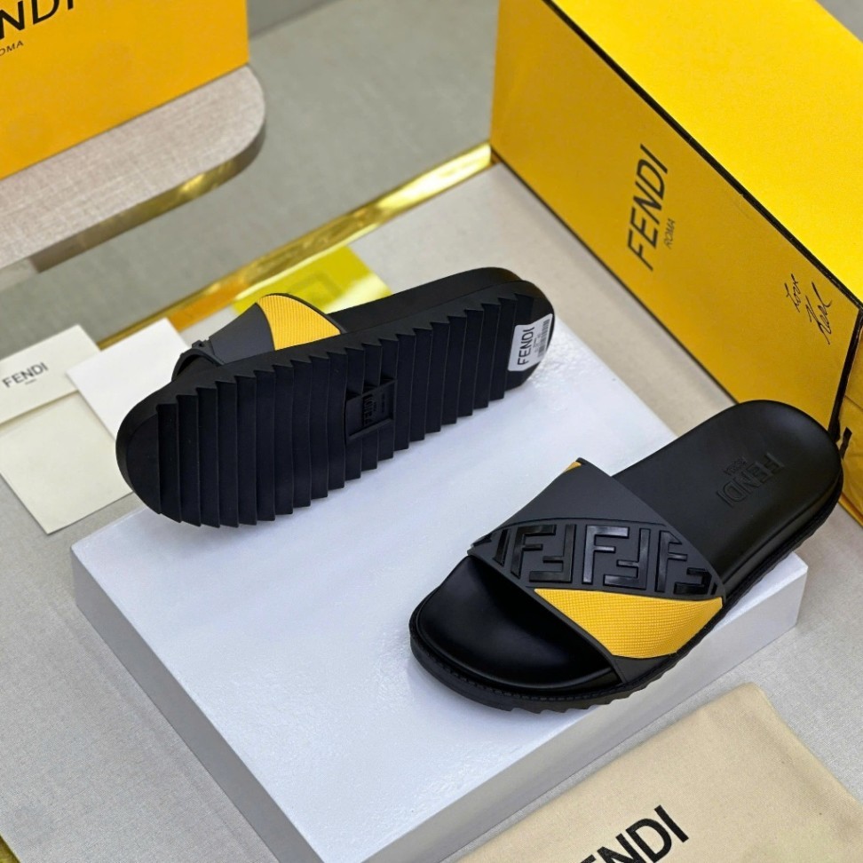 Dép Quai Ngang Fendi  Logo Đen Vàng Cao Cấp