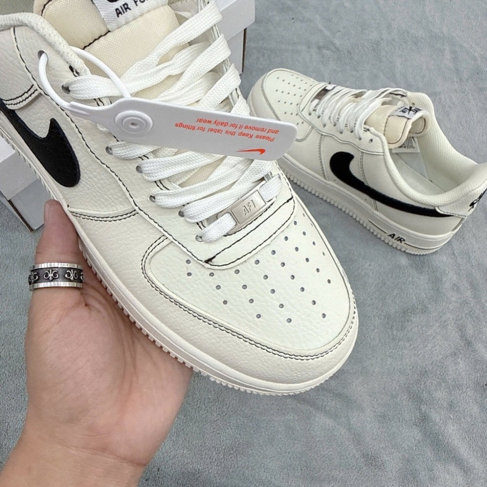 Giày Thể Thao Air Force 1 Trắng Swoosh Đen