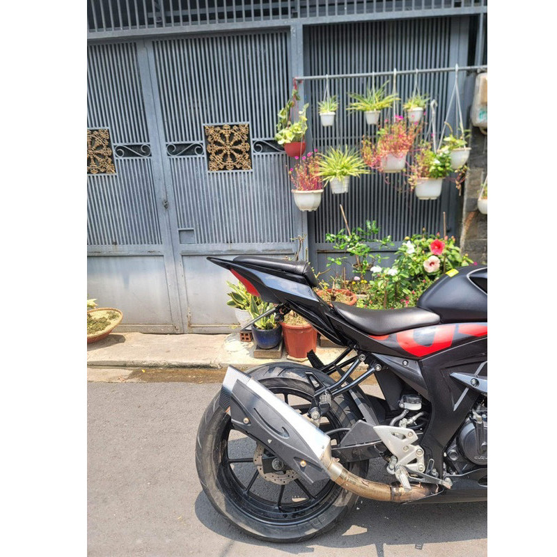 hỏa tốc ốp đuôi nguyên khối r1 đuôi nhọn cho suzuki gsx150 gsx s150 gsx r150