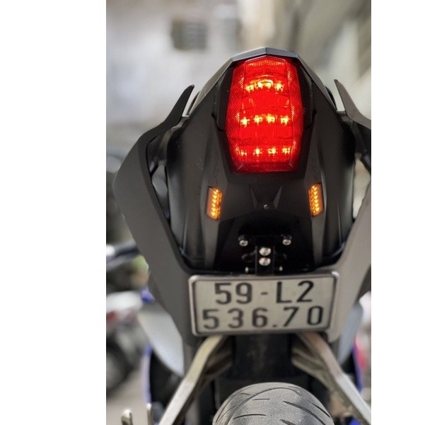 hõa tốc ốp biển số gầm vuốt đuôi tích hợp xi nhan yamaha r15 r15v3 r15v4 r15m cbr150 gsx150 r150 s15