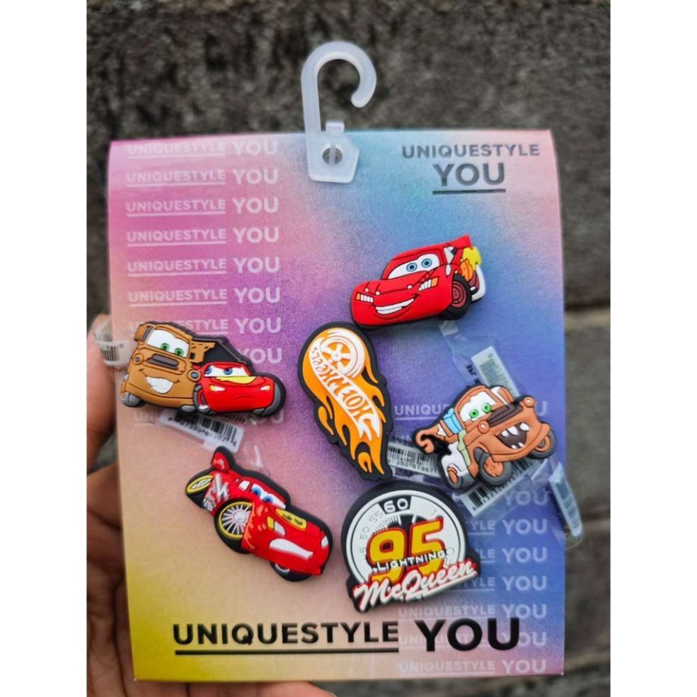 Set charm 6 cái gắn dép MCqueen, charm jibbitz cross mcqueen, phụ kiện trang trí dép xe hơi -Pickle