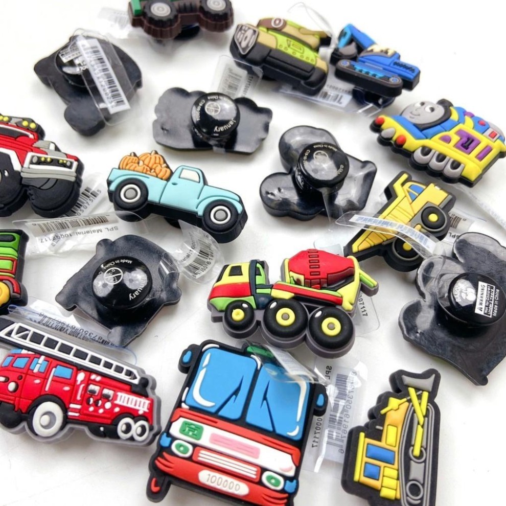 [ CHARM XE Ô TÔ ] JIBBITZ gắn giày dép sục, stickers gắn giày dép mẫu ô tô xe BM2 -Pickle
