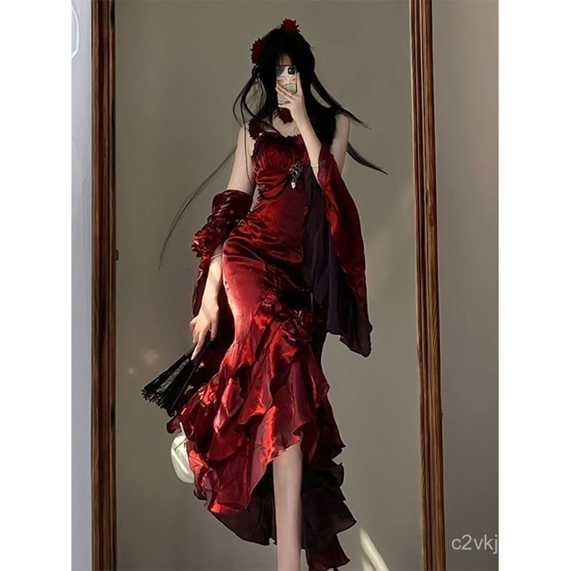 Năm Mới cos Mặc chiếc váy nàng tiên cá màu đỏ hồng. lolita Váy Lolita Nữ Thần Thanh Lịch Phong Cách 