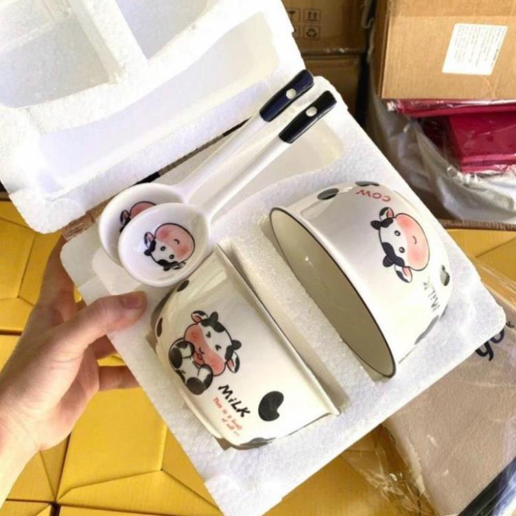 Set Bát Sứ Kèm Thìa Hình Bò Sữa (Set 2 Bát + 2 Thìa)