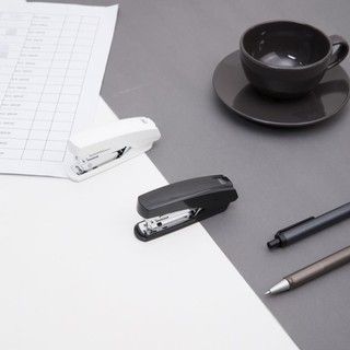 Dập ghim 10 Deli E0238 - 15 trang