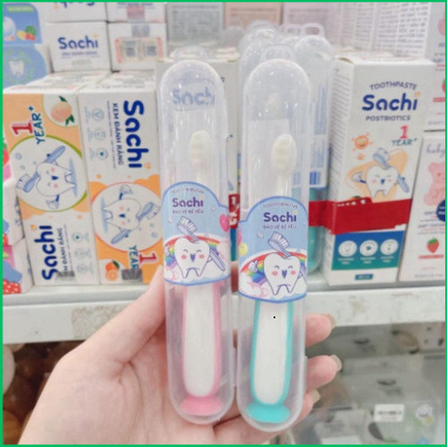 Bàn chải đánh răng cho bé Sachi, sợi lông tơ siêu mịn và có đế hít, kèm hộp đựng tiện lợi cho bé