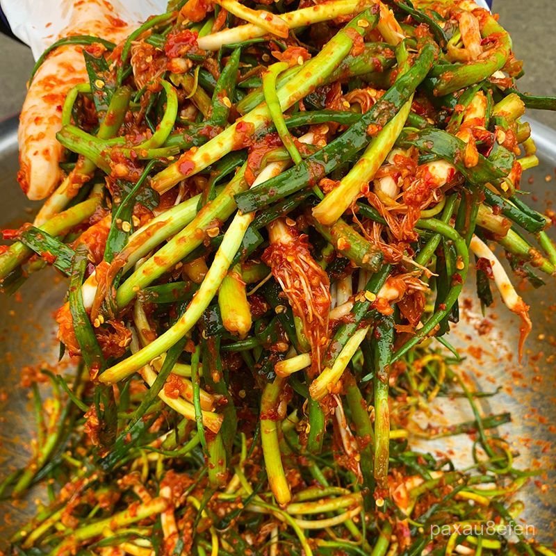 Hành lá ngâm chua mới làm, cay và thơm, là món ăn kèm ngon miệng, hành lá ngâm chua, nước tương hành