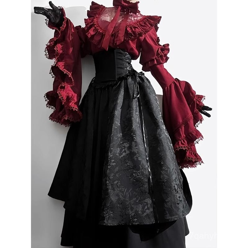 Trang phục Halloween theo phong cách Gothic đen đỏ lolita Bộ Lolita hai mảnh: váy dài và áo.
