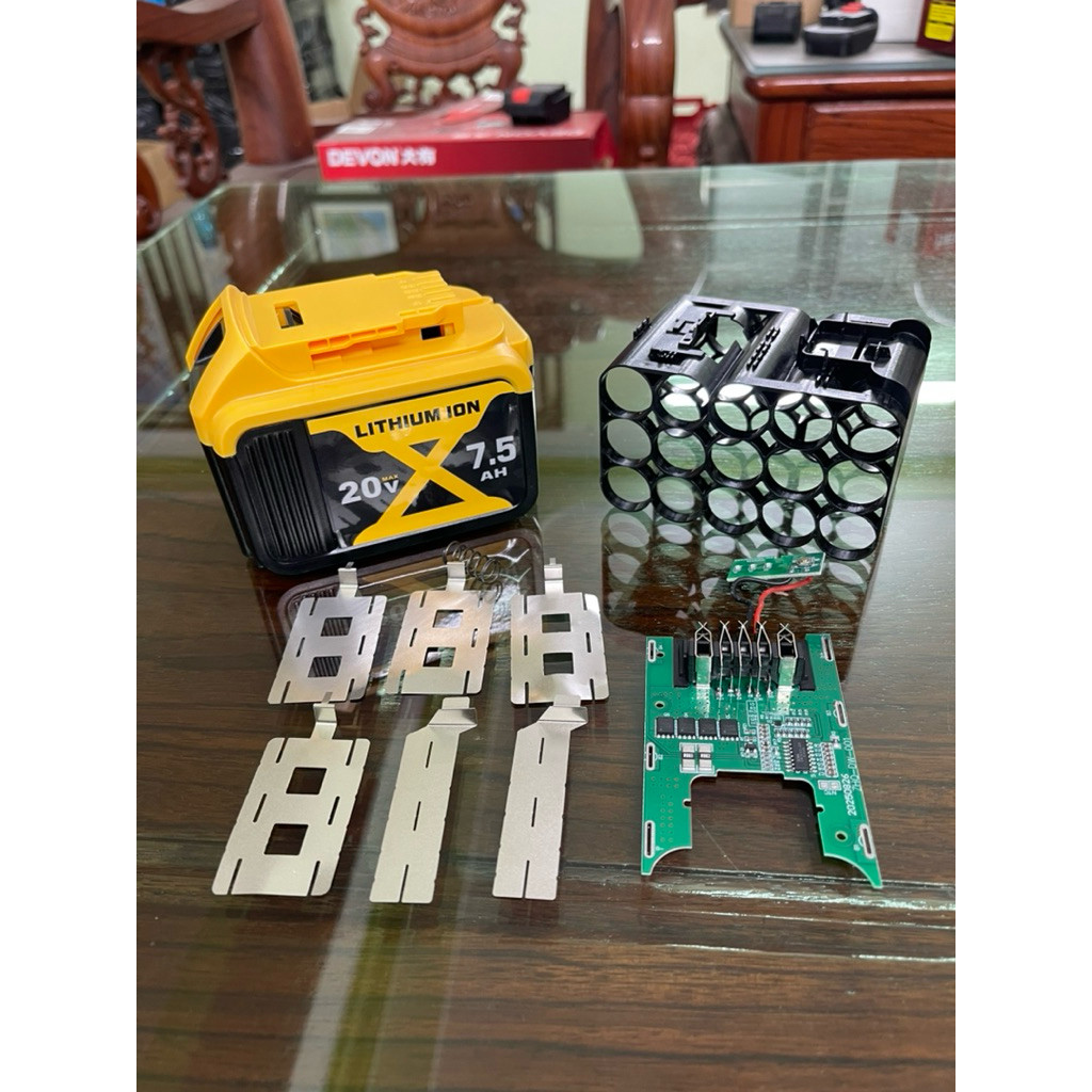 Vỏ mạch pin DEWALT 15cell nhận sạc zin , có đèn báo pin