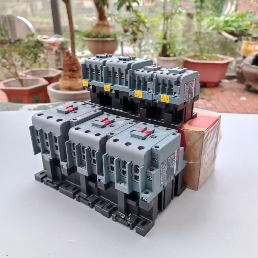 Khởi động từ 3 pha cuộn hút 220V. Contacter DELIXI hàng chính hãng dòng định mức 12A đến 90A.