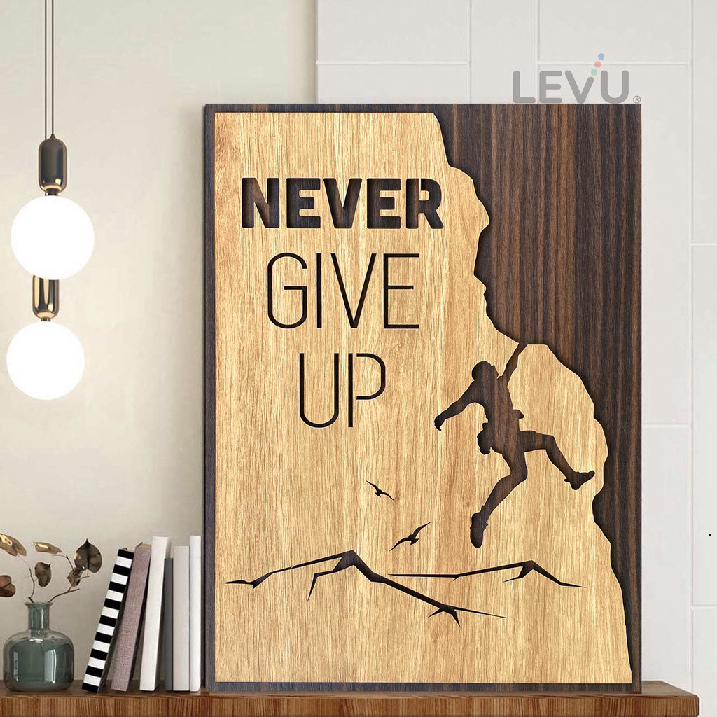 Tranh slogan tiếng anh LEVU EN01 “Never Give Up” (WoodLaserDecor) (WoodLaserDec0r)