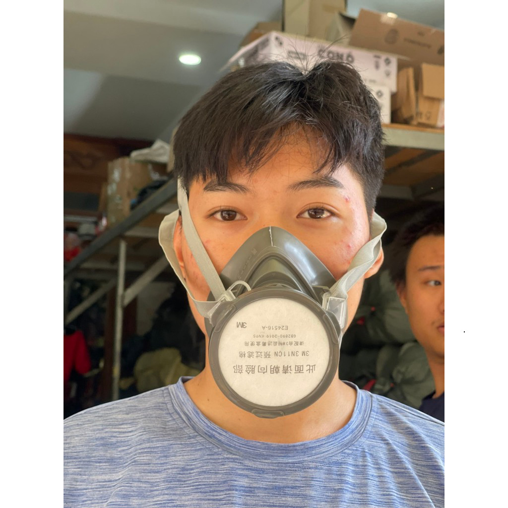 .. Bộ mặt nạ phòng độc 3M 3200-3301K-7711-385 (4 món) là một sản phẩm bảo hộ cá nhân được thiết kế c
