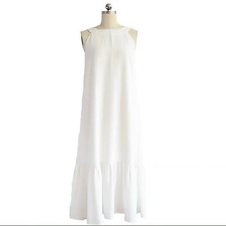 Đầm yếm đuôi cá dáng maxi dạo phố du lịch