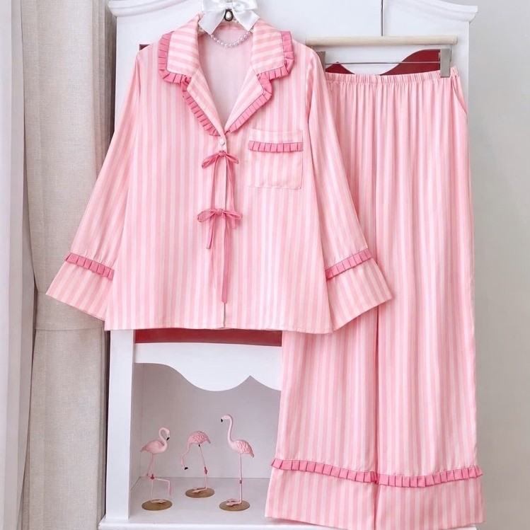 Mây Ngủ |(Hàng loại 1) Bộ Đồ Ngủ Nữ Lụa Băng Sọc Dọc Viền Bèo Thanh Lịch – Pijama Dài Tay Mặc Nhà Ca