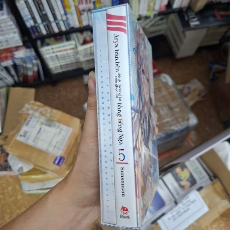 Sách - Arya Bàn Bên Thỉnh Thoảng Lại Trêu Ghẹo Tôi Bằng Tiếng Nga - Tập 5 (Boxset giới hạn)