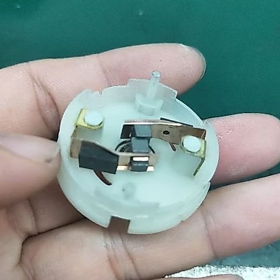 [2 cái]Nắp chổi than motor 545/550/555.