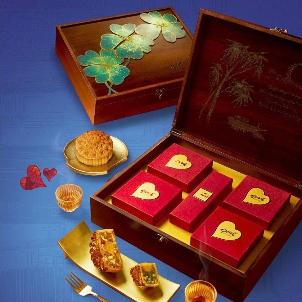 Givral- Bánh Trung Thu Givral Hộp Cao Cấp Combo KHÁT VỌNG (HỘP CAO CẤP 4 BÁNH)