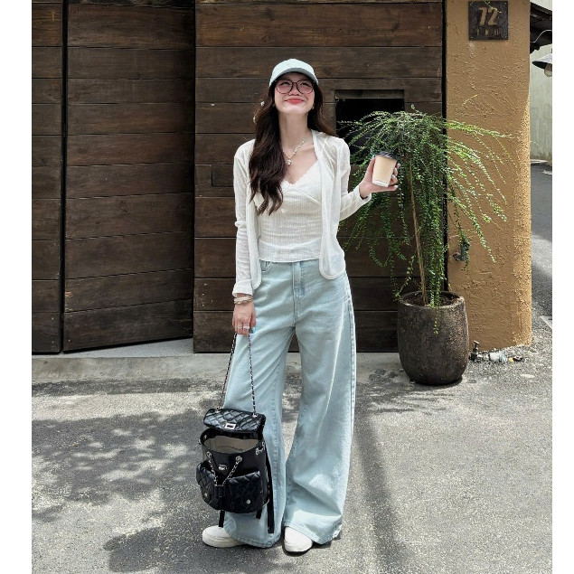QueenStore (ẢNH OLDSCHOOL)(SẴN MÚT ĐỆM) Áo 2 dây kèm mút đệm QC viền ren xẻ V QC6833 Oldschool