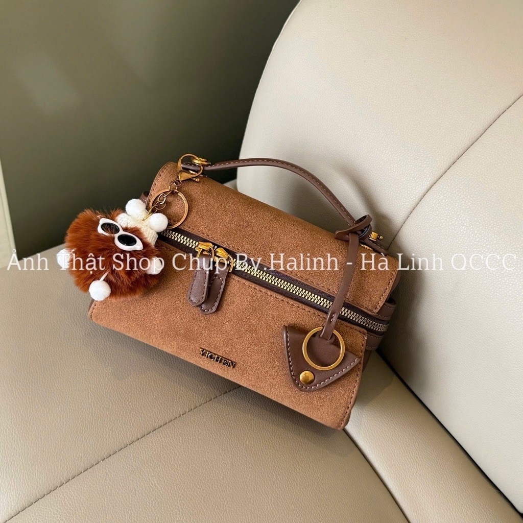 Yichen - Túi Chữ Nhật Yichen Dáng Ngang Quai Xách Kèm Charm Bông