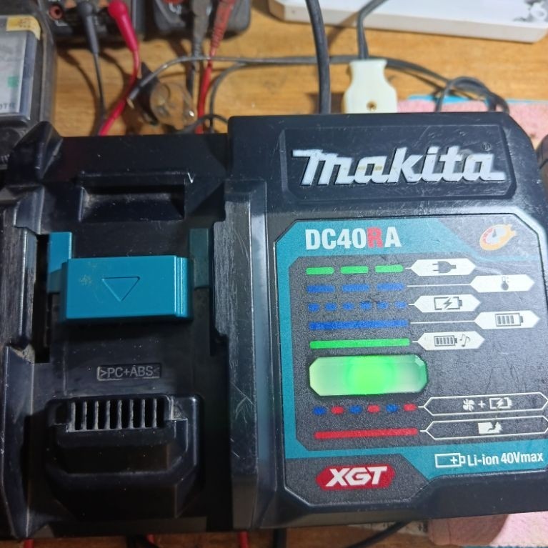 sạc pin makita DC40RA , hàng bãi nhật.