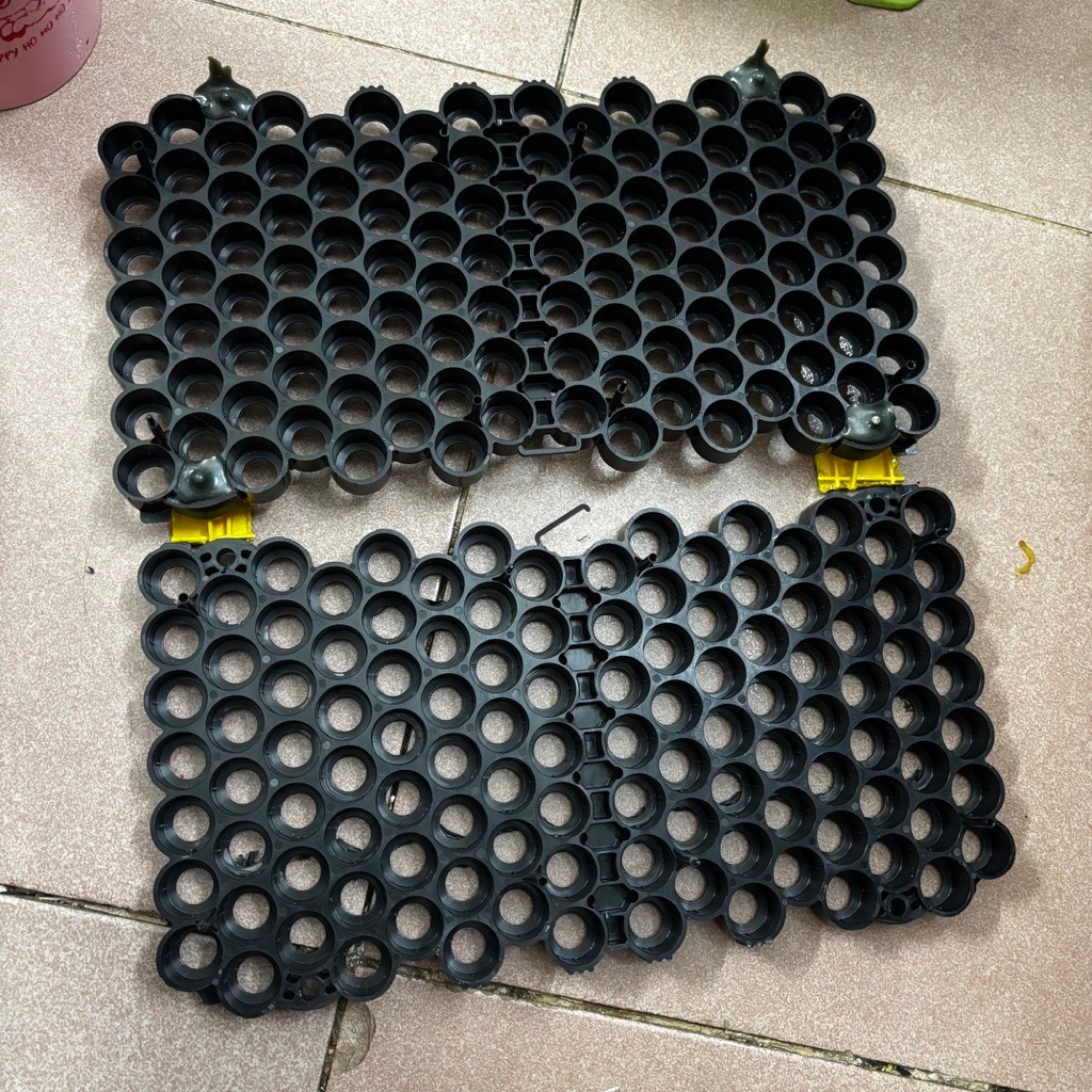 Thanh lý khay nhựa ( chứa được 112cell 21700) - ( bộ 2 khay chứa được 224cell/21700)
