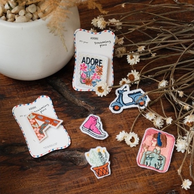 [ADORE] Pin cài ADORE retro