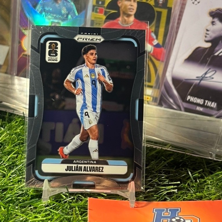 Thẻ bóng đá Julian Alvarez Panini Prizm Worldd Cup 2026