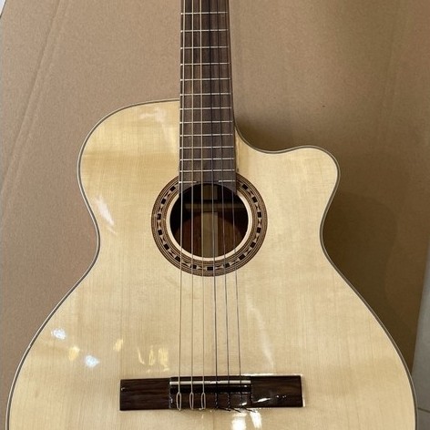 Guitar classic C.isaac01 & C.isaac02 cho người mới tập chơi.