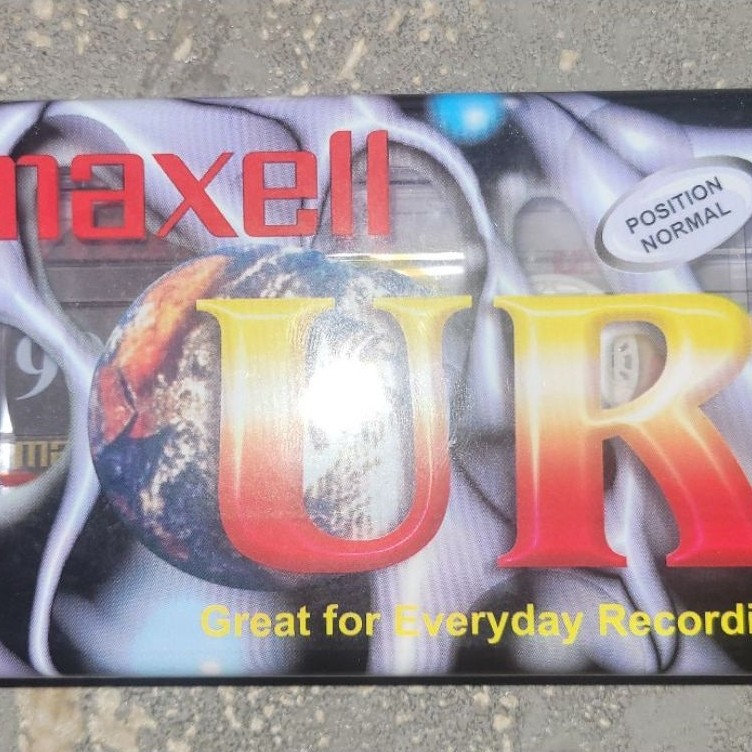 1 cuộn băng cassette Maxell UR-90