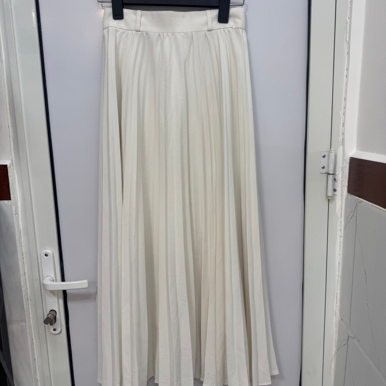 Pass / thanh lý chân váy xếp li trắng TRIOJI size Xs