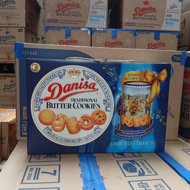 1 sét bánh qui Danisa 992g có hộp nhạc.