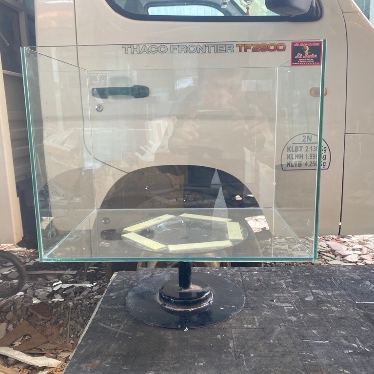 Bể cá mài vi tính kích thước dài 40x30x30.