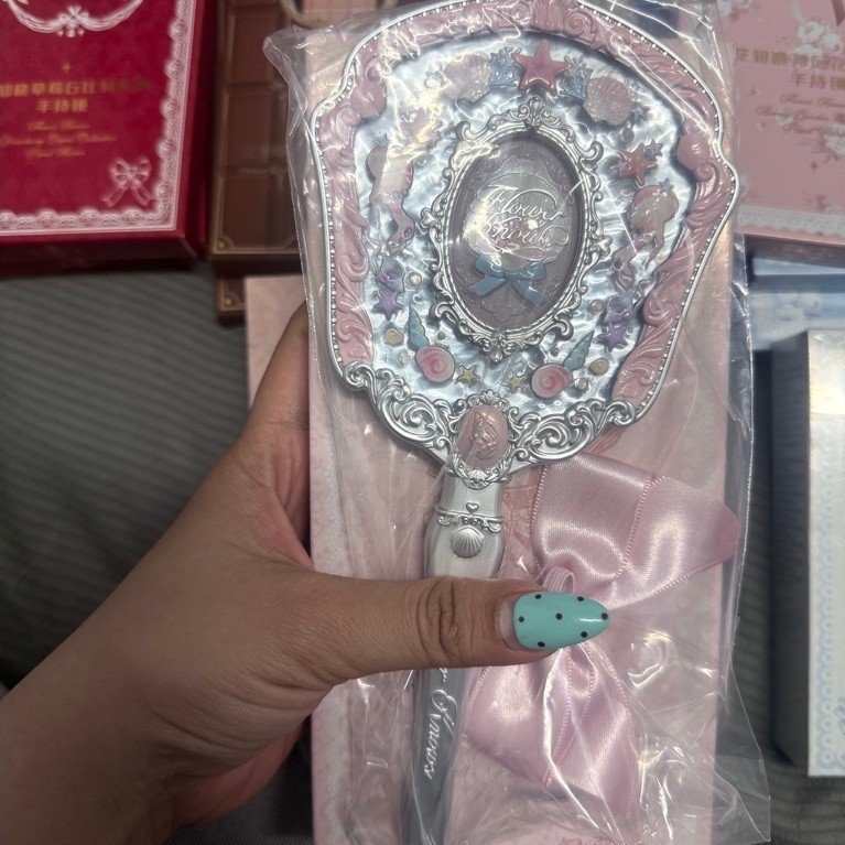 Gương Cầm Tay Flower Knows BST Sò