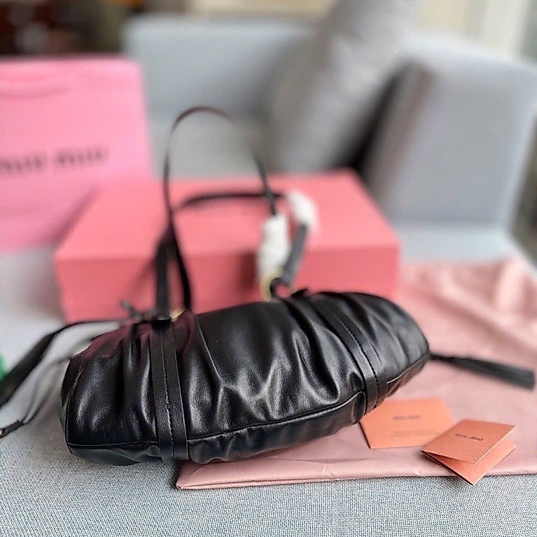 MiuMiu Joie Nappa bag - túi xách thời trang mới
