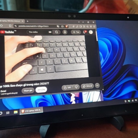Fujitsu Stylistic Q7310 máy tính bảng lai laptop (2-in-1) chạy Windows,