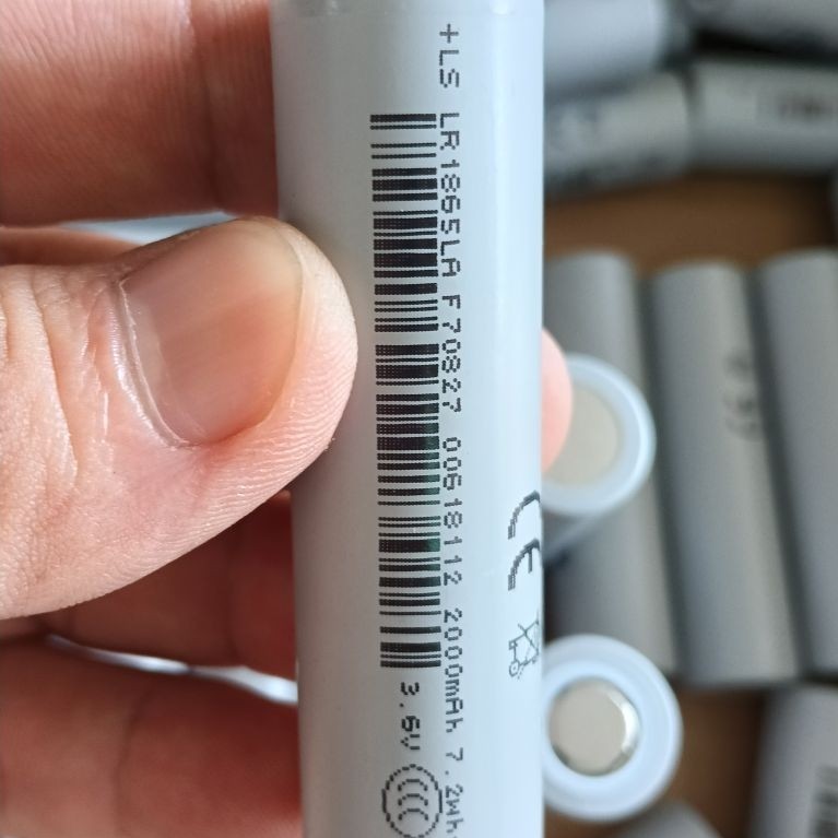 lishen xám 18650 ,dung lượng chuẩn 2000mA 3,7 v..